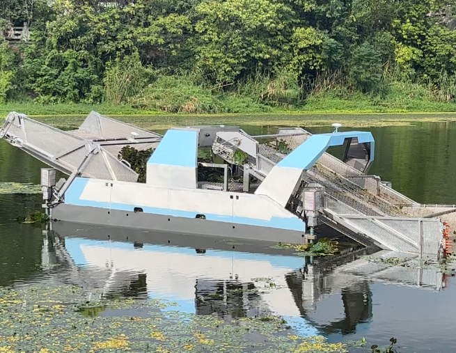 奥普客大型智能环卫无人清洁船